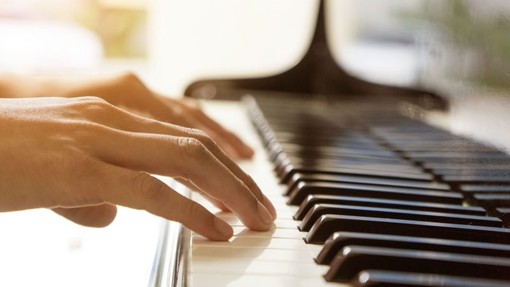 "Musica Aurea", a Varazze concerto per pianoforte a quattro mani di Elena Buttiero e Anita Frumento "Musica Aurea", a Varazze concerto per pianoforte a quattro mani di Elena Buttiero e Anita Frumento