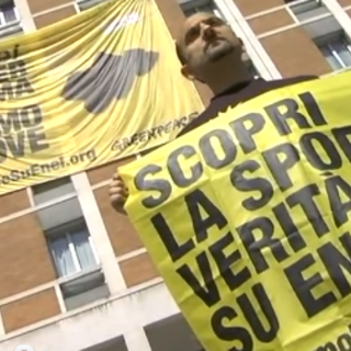 Enel compie 50 anni, Greenpeace gliele canta con i Meganoidi (da vedere e sentire)