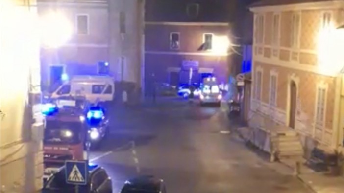 Sbaglia e finisce fuori strada, spaventato abbandona l'auto in corsa: paura a Gorra