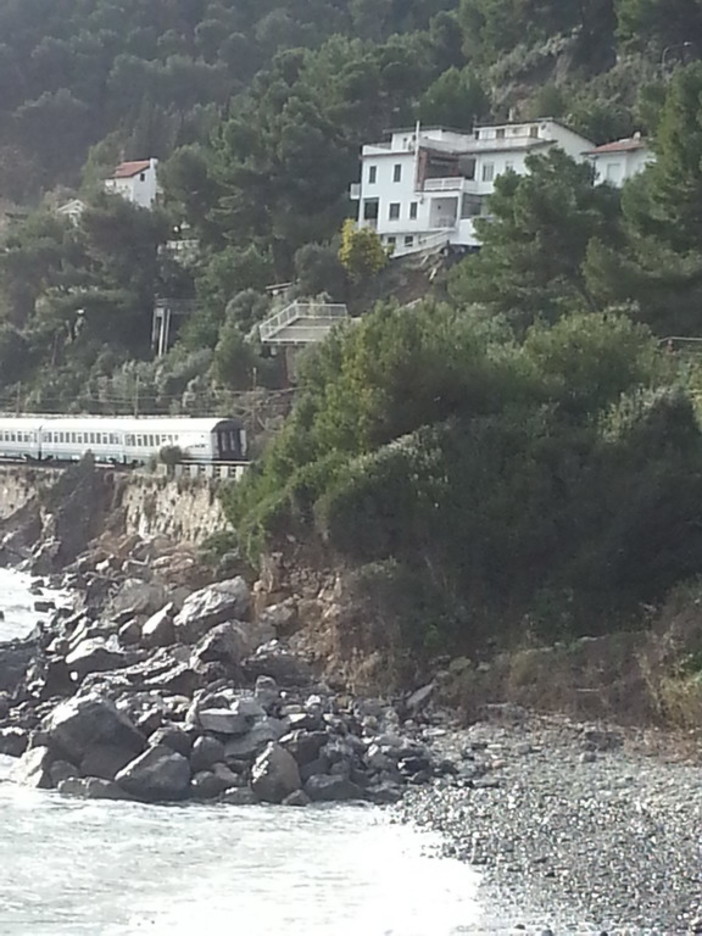 Andora: disposto dalla Procura della Repubblica il sequestro probatorio dell'area interessata dalla frana di Andora Andora: disposto dalla Procura della Repubblica il sequestro probatorio dell'area interessata dalla frana di Andora
