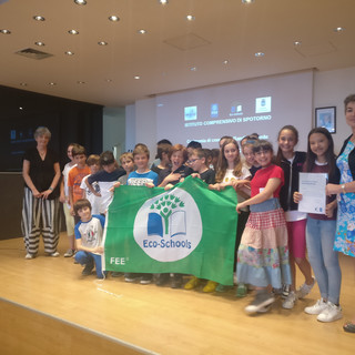 Spotorno, consegna della certificazione 'Bandiera Verde' alle scuole dell'Istituto Comprensivo (FOTO)