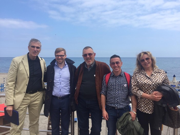 Elezioni Pietra, ieri la visita del sottosegretario Simone Valente al candidato del M5S Paolinelli Devincenzi