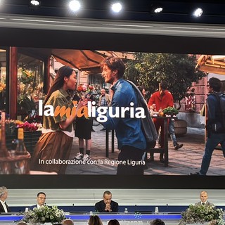 La Liguria come Notting Hill nello spot per il Festival di Sanremo 2025: “Scena iconica da Levante a Ponente”