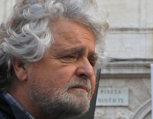 Beppe Grillo a Savona: Piazza Sisto stavolta trabocca davvero (foto e video - in aggiornamento)