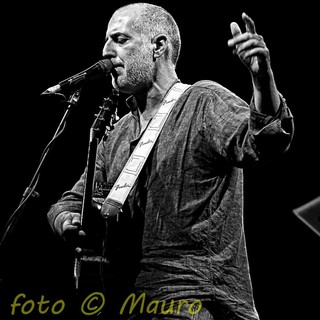 Massimo Schiavon in concerto pro Galsini Onlus con "Le Canzoni del '68"
