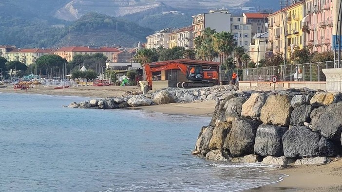 Vado, revocata l'ordinanza di divieto di balneazione su tutto il litorale