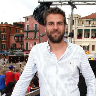 Alassio, funerali di Simone Rossi, lutto cittadino: un minuto di silenzio e 15 di luci spente nelle attività commerciali