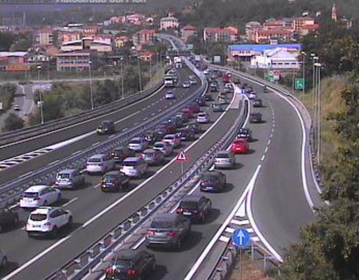 A6-A10, coda tra Altare e Savona