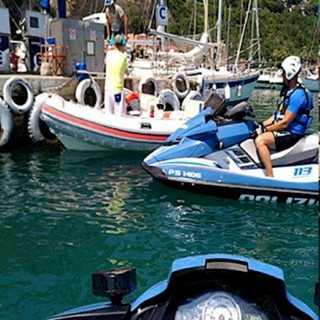 Gommone in avaria al largo dell'isola Gallinara: due persone soccorse dalla Squadra Nautica della Polizia di Stato di Alassio