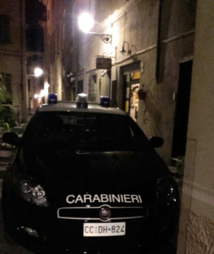 Albenga, tenta di rientrare a casa in stato di ebbrezza ma la moglie non lo fa entrare Albenga, tenta di rientrare a casa in stato di ebbrezza ma la moglie non lo fa entrare