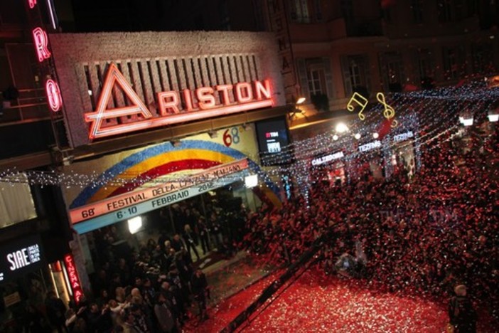 #Sanremo2019: il Festival inizia con il red carpet, questa sera la diretta davanti al teatro Ariston #Sanremo2019: il Festival inizia con il red carpet, questa sera la diretta davanti al teatro Ariston