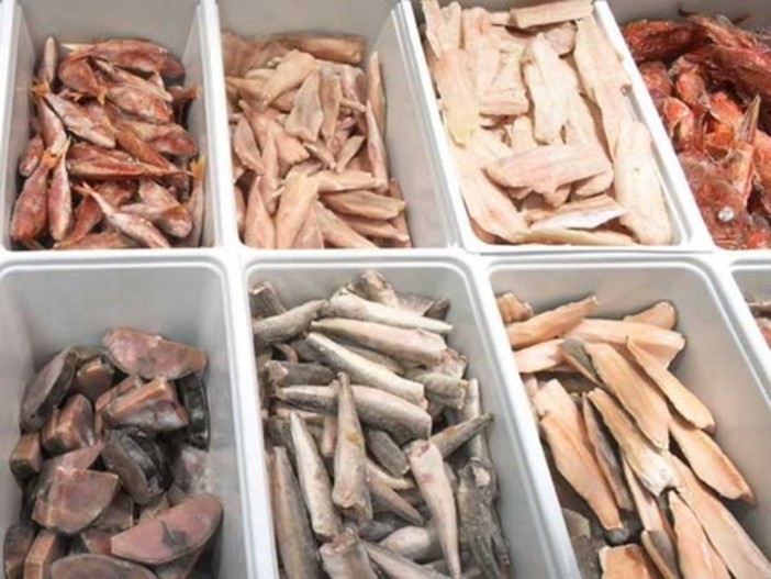 Massima attenzione nei ristoranti, servire cibi congelati senza dichiararlo è un reato penale e si rischia anche il carcere per frode Massima attenzione nei ristoranti, servire cibi congelati senza dichiararlo è un reato penale e si rischia anche il carcere per frode