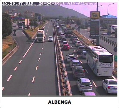 Autofiori bloccata, la situazione peggiora: le code da Borghetto a Spotorno (19km) in aumento fino ad Albenga (29km)
