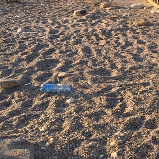 Spiagge libere sporche e senza manutenzione a Loano, la lista LoaNoi presenta un'interrogazione