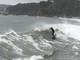 Surfisti sfidano l'allerta meteo ad Albissola Marina e Finale (FOTO e VIDEO)