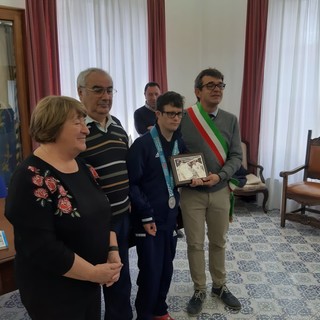 Albisola celebra in comune l’argento di Simone Salvo agli Special Olympics (FOTO e VIDEO)
