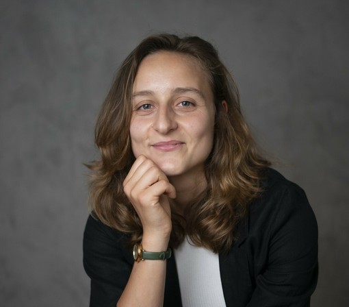 Ceriale incontra la scrittrice Andreea Simionel alla Biblioteca civica la presentazione del suo romanzo "La ragazza d'aria" Ceriale incontra la scrittrice Andreea Simionel alla Biblioteca civica la presentazione del suo romanzo "La ragazza d'aria"