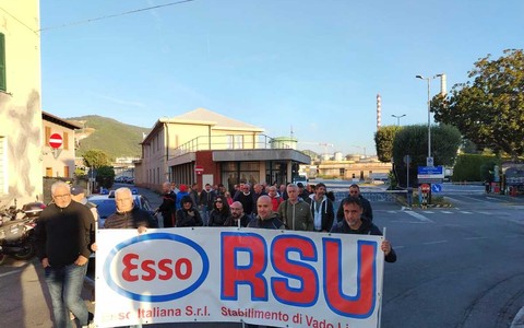 Licenziamenti alla Esso di Vado, Pasa (Cgil) sferza la politica: "Non hanno mosso un dito, completamente incapaci di gestire qualsiasi vertenza industriale"