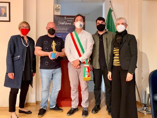 &quot;Credete nelle vostre passioni, mostrate le vostre qualità&quot;. Il David di Donatello sprona i giovani spotornesi