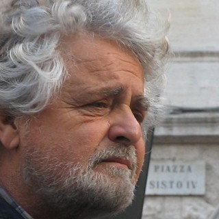 Beppe Grillo a Savona: Piazza Sisto stavolta trabocca davvero (foto e video - in aggiornamento)