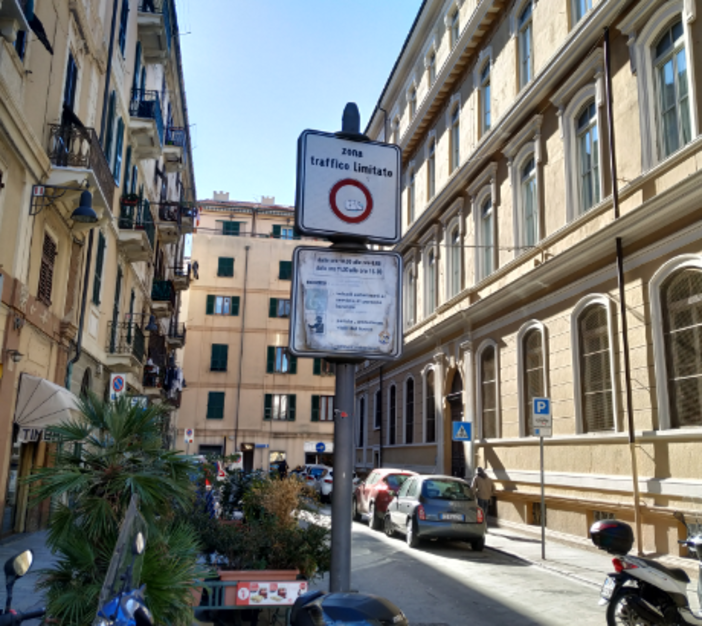 Savona, la segnalazione di un lettore: "ZTL in via Caboto, inutile e mal segnalata, serve solo per fare multe" Savona, la segnalazione di un lettore: "ZTL in via Caboto, inutile e mal segnalata, serve solo per fare multe"