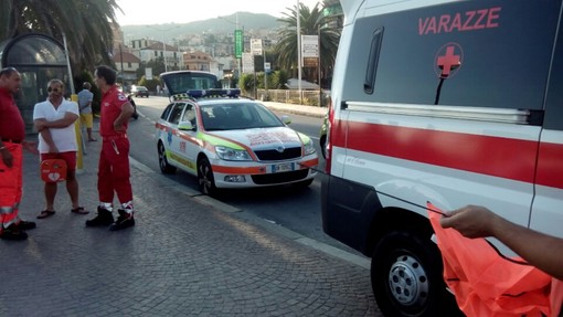 Varazze, 55enne va in arresto cardiaco in spiaggia: il defibrillatore gli salva la vita