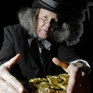 Savona: per vivere ancora qualche giorno il clima natalizio lo spettacolo teatrale “Scrooge”