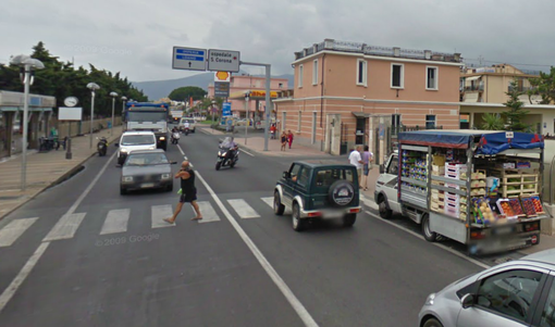 Pietra Ligure, scooter investe due pedoni sulle striscie Pietra Ligure, scooter investe due pedoni sulle striscie