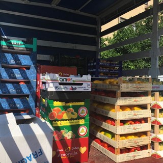 Sorpreso a vendere frutta e verdura a privati e attività commerciali: un "melonaro" multato dalla municipale di Loano