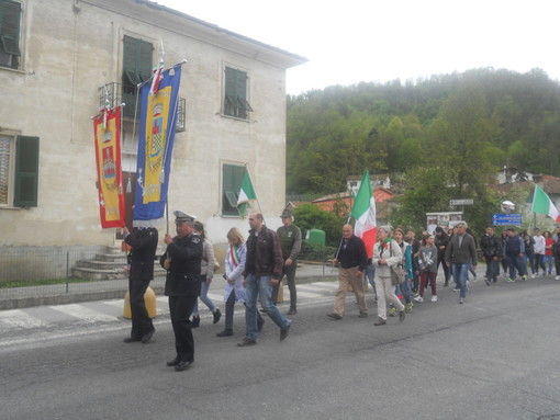 Festa della Liberazione, le precisazioni dell'Istituto Comprensivo di Cairo: "La scuola Primaria di Dego non ha partecipato alla cerimonia delle Croci Bianche di Altare"