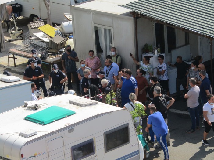 Savona, rinviato, per il momento, lo stop dell'erogazione dell'acqua nel campo nomadi Savona, rinviato, per il momento, lo stop dell'erogazione dell'acqua nel campo nomadi