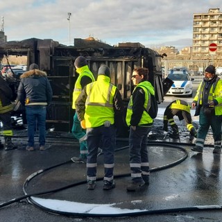 Savona, l'ad di SeaS Valle sull'incendio della spazzatrice: "Cercheremo di capire le cause, il servizio non subisce variazioni" Savona, l'ad di SeaS Valle sull'incendio della spazzatrice: "Cercheremo di capire le cause, il servizio non subisce variazioni"