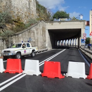 Ancora chiusa l'Aurelia tra Noli e Spotorno, si lavora per riaprire in giornata