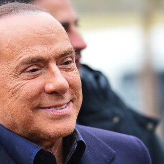 Cresce la preoccupazione per la salute di Berlusconi: "Ha una grave patologia del sangue"