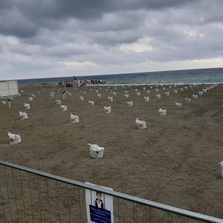 Albissola, riaprono tutte le spiagge libere: il sindaco firma l'ordinanza