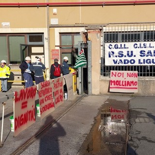Futuro Sanac, l'annuncio del ministro Urso: "Arrivate due offerte, rimesso sulla strada dello sviluppo un'azienda importante" Futuro Sanac, l'annuncio del ministro Urso: "Arrivate due offerte, rimesso sulla strada dello sviluppo un'azienda importante"