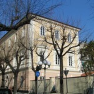 Albenga, Lorenzo Beccati presenta "Il faro delle lacrime"