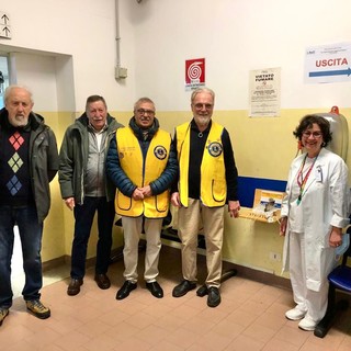 Il Lions Club Albissola dona una stazione di ricarica per gli smartphone al Pronto Soccorso di Savona Il Lions Club Albissola dona una stazione di ricarica per gli smartphone al Pronto Soccorso di Savona