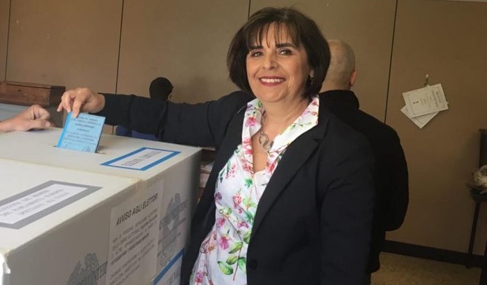 Albisola Superiore, il candidato sindaco Stefania Scarone ha votato