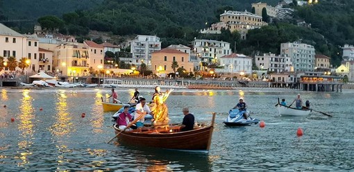 Grande partecipazione di fedeli a Laigueglia per la tradizionale festa di Santa Maria Maddalena Grande partecipazione di fedeli a Laigueglia per la tradizionale festa di Santa Maria Maddalena