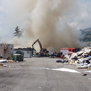 In Liguria otto incendi a depositi di rifiuti negli ultimi due anni, una scia di fuoco da Stella (2016) a Cairo Montenotte In Liguria otto incendi a depositi di rifiuti negli ultimi due anni, una scia di fuoco da Stella (2016) a Cairo Montenotte