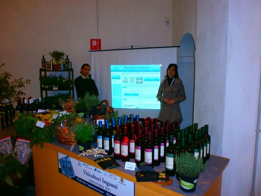 Successo dei prodotti delle quattro Cooperative ingaune al Salone Agroalimentare di Finale Ligure Successo dei prodotti delle quattro Cooperative ingaune al Salone Agroalimentare di Finale Ligure