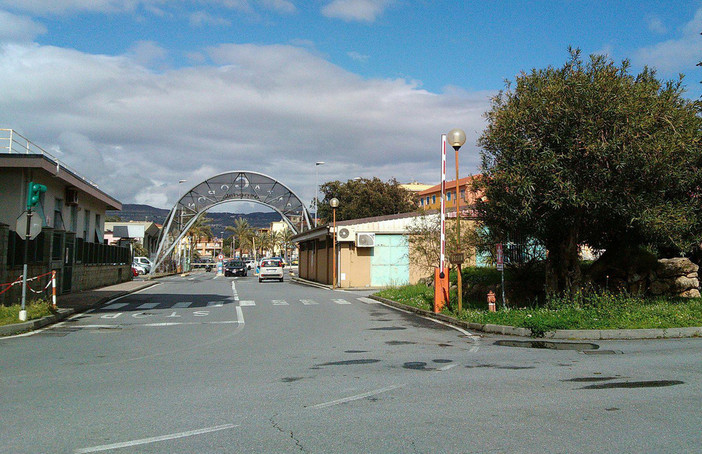 Aggressione al pronto del Santa Corona, l'Amministrazione pietrese: "In estate adeguare al flusso le misure preventive"