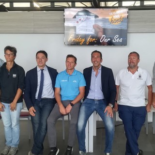 Swim the Island 2019: grandi numeri e uno sguardo sul futuro del nostro pianeta in un'edizione “plastic free” (FOTO e VIDEO) Swim the Island 2019: grandi numeri e uno sguardo sul futuro del nostro pianeta in un'edizione “plastic free” (FOTO e VIDEO)