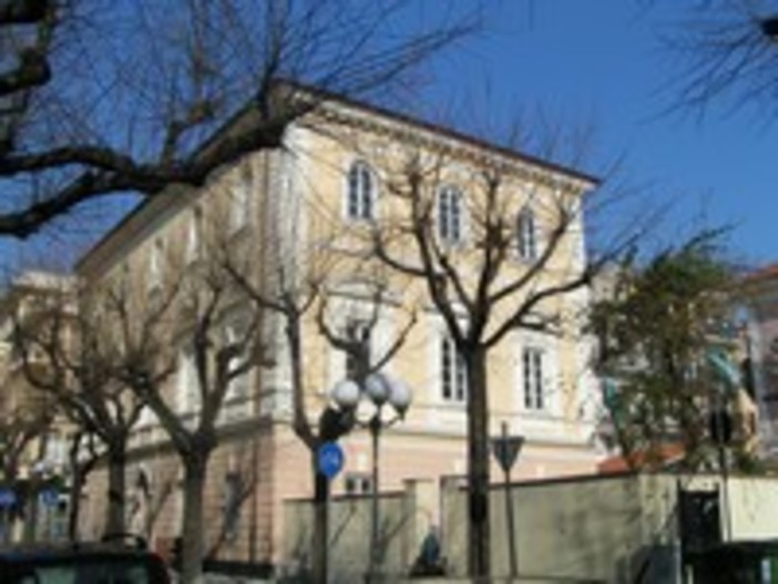 Albenga, Lorenzo Beccati presenta "Il faro delle lacrime"