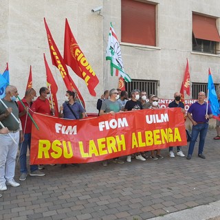 Savona, presidio dei lavoratori di LaerH di Albenga davanti alla Prefettura. I sindacati: "A settembre rischiano di rimanere senza ammortizzatori sociali e senza lavoro"