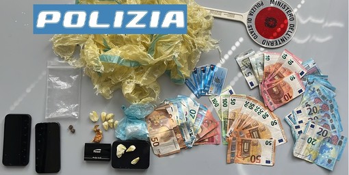 Spaccio ai Giardini delle Trincee a Savona, arrestati due ventenni: in casa 44 grammi di cocaina Spaccio ai Giardini delle Trincee a Savona, arrestati due ventenni: in casa 44 grammi di cocaina