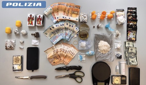 Bazar dello spaccio, la squadra mobile arresta due uomini: quattro gli etti di droga sequestrata