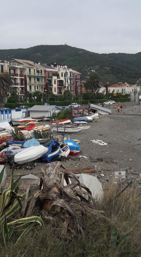 La mareggiata di Spotorno (immagine di repertorio) La mareggiata di Spotorno (immagine di repertorio)