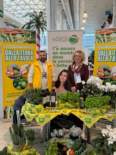 Dalla terra alla spiaggia: accordo tra Coldiretti Savona e Obiettivo Spiagge per portare i prodotti locali nei lidi Dalla terra alla spiaggia: accordo tra Coldiretti Savona e Obiettivo Spiagge per portare i prodotti locali nei lidi